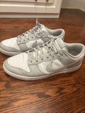 Nike Low-Top Sneakers in White and Light Grey